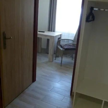 Sklář